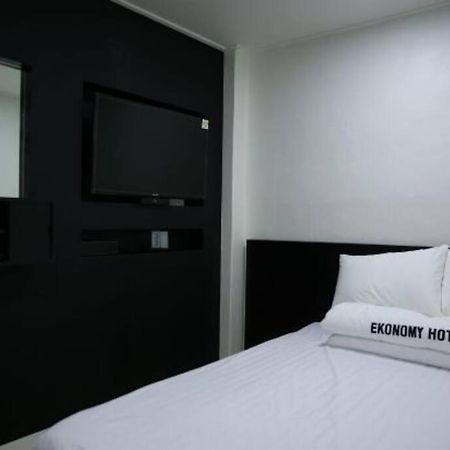 Ekonomy Hotel Gumi Buitenkant foto